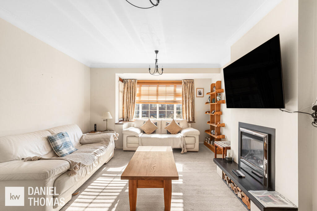 DANIEL THOMAS | Western Road, Nazeing, EN9 2QH photo 4