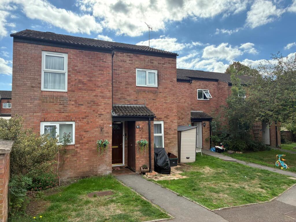 2-bed flat on Gaunton Close, Taunton, £139,950