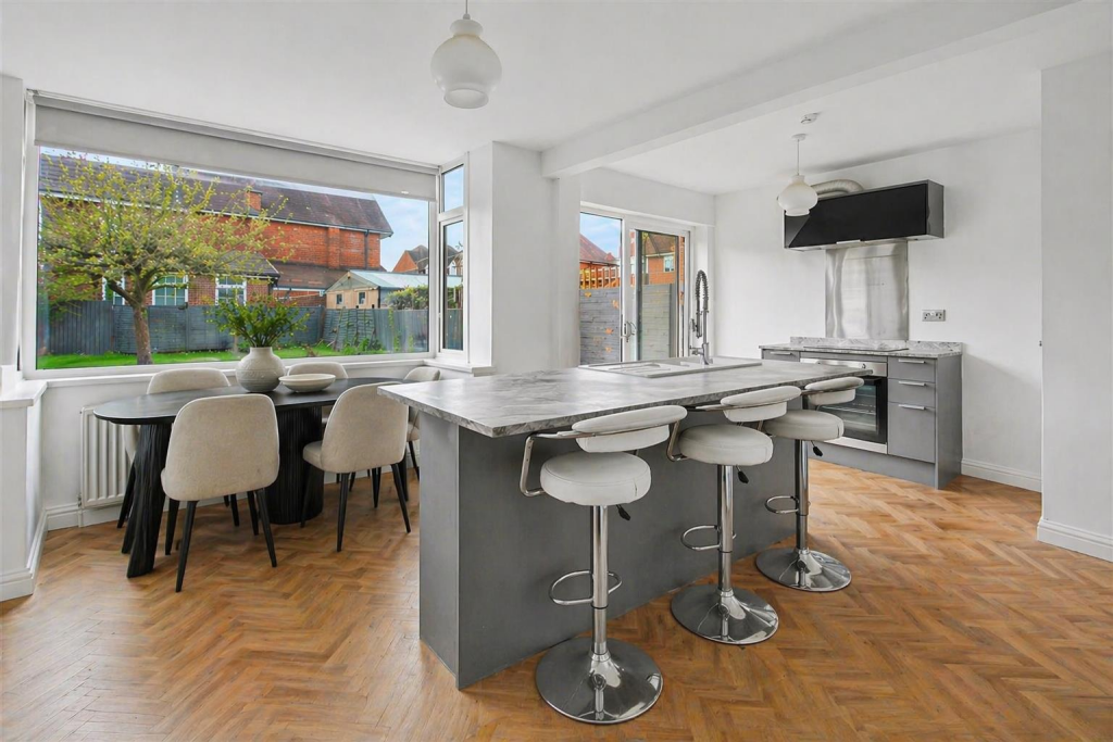House in Nottingham, Bramcote - View 3