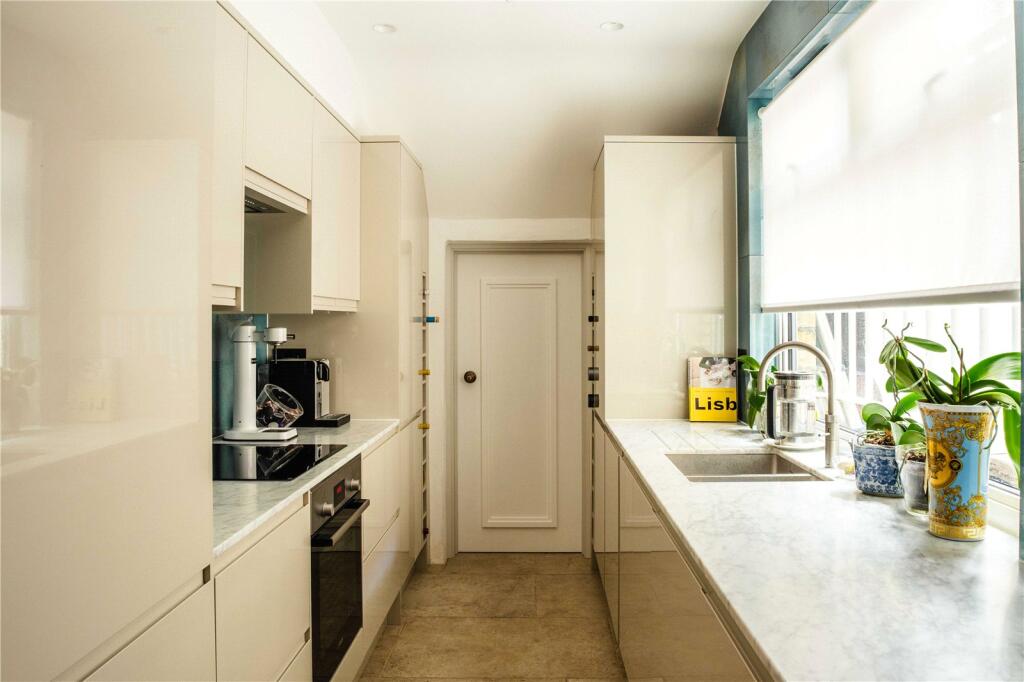 Apartment in London, South Kensington - View 4
