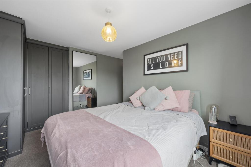 Linden Close, Lymm, Warrington photo 3
