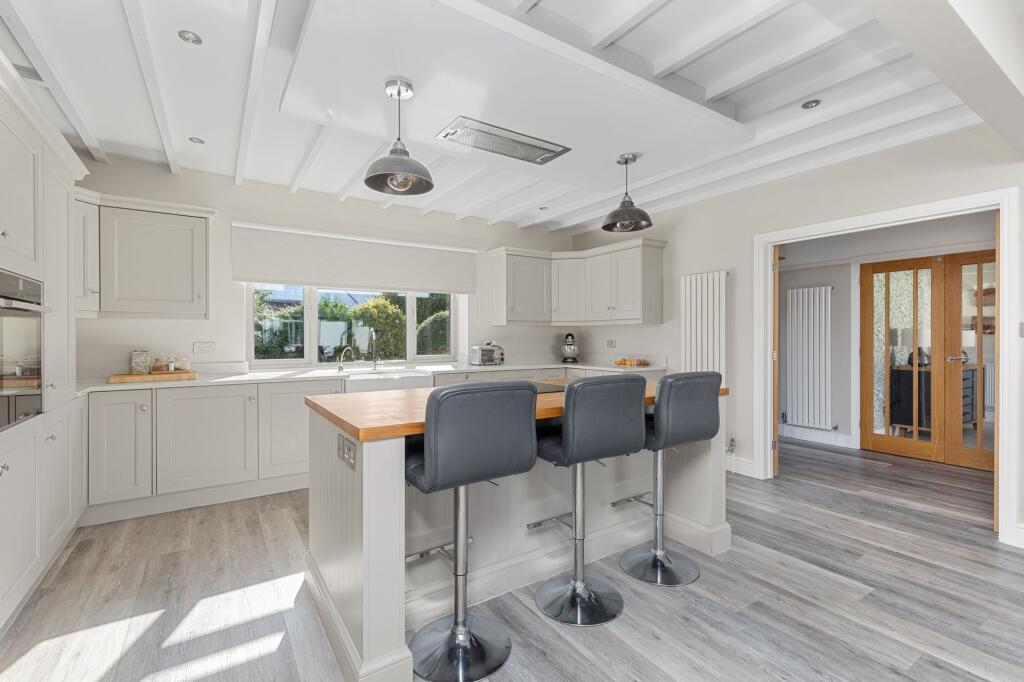 Knightscroft Avenue, Rustington, BN16 photo 2