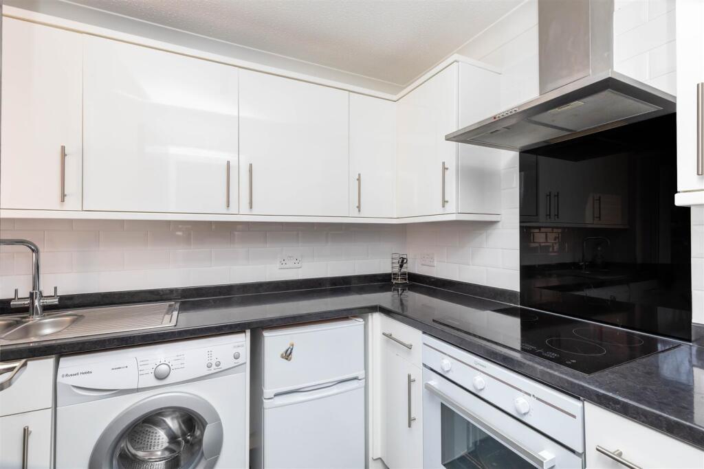 Apartment in Brighton - View 4