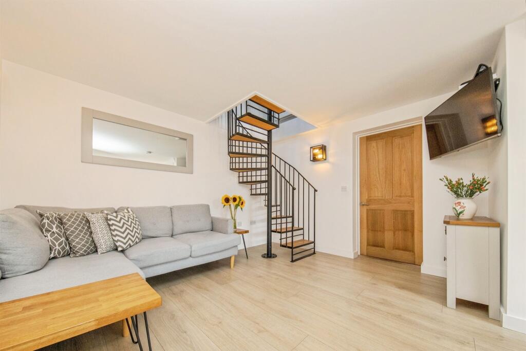 House in Ipswich - View 3