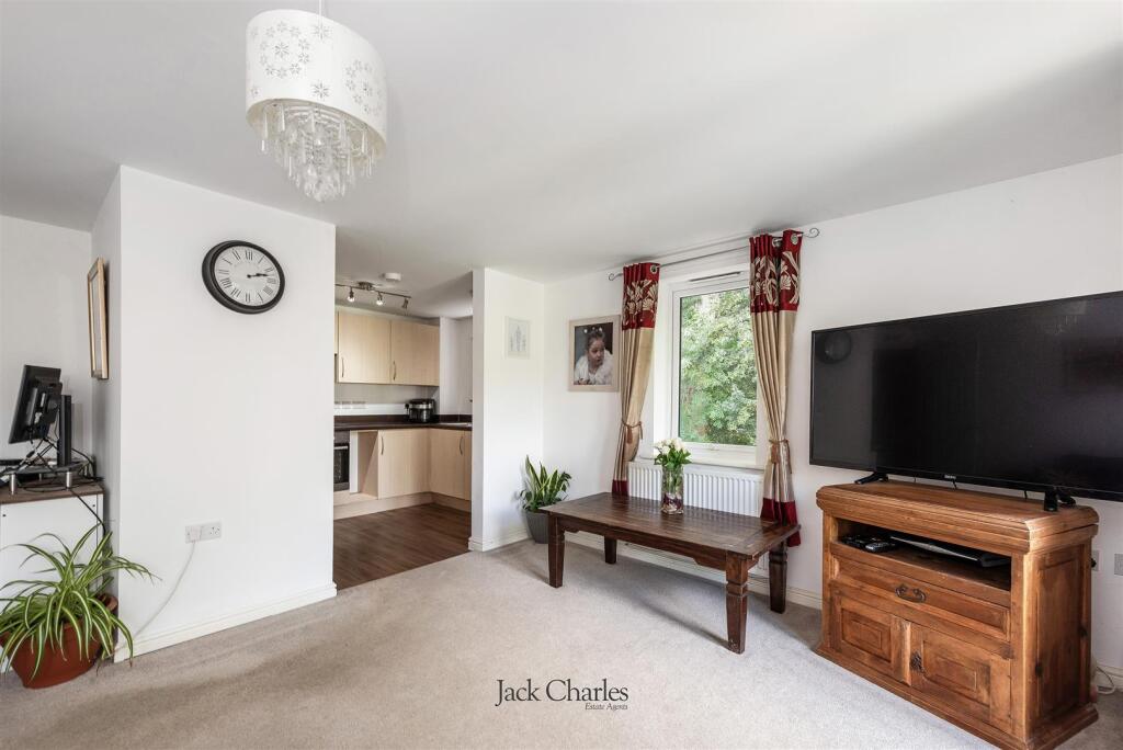 Apartment in Tonbridge - View 3
