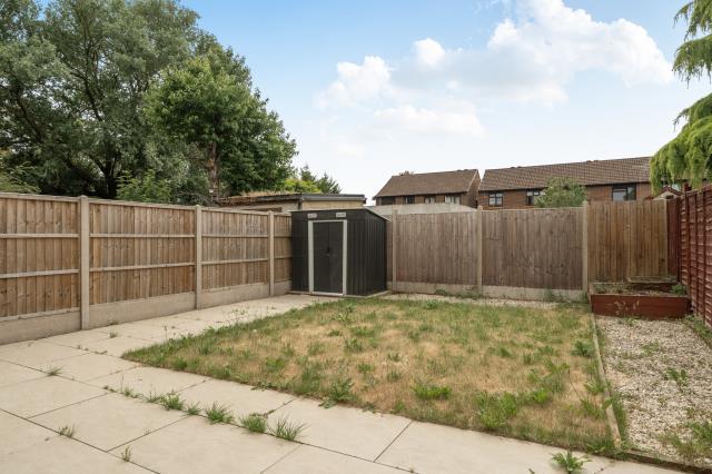Cobb Close, Datchet, Slough photo 2