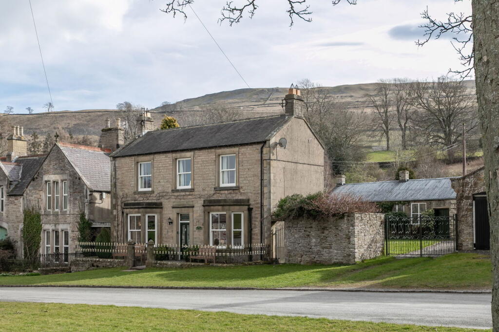 4-bed detached on Green Bank, West Burton, Leyburn, £695,000