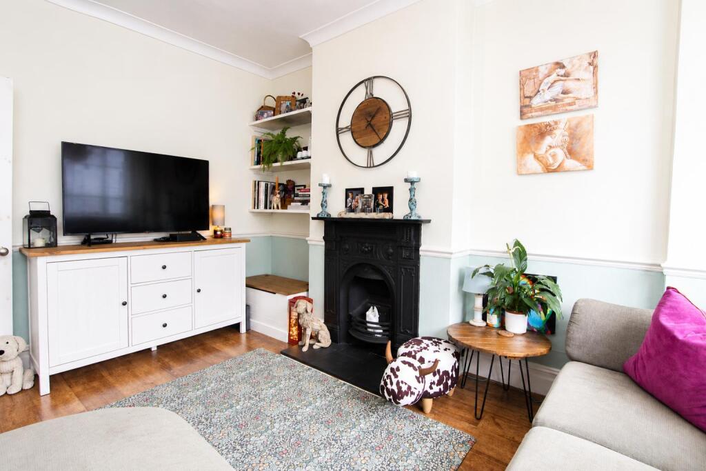 House in Sutton - View 5