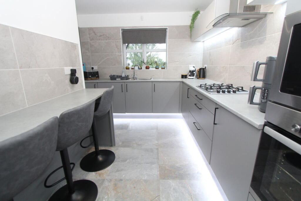 Morris Court, Brierley Hill, DY5 3QB photo 2