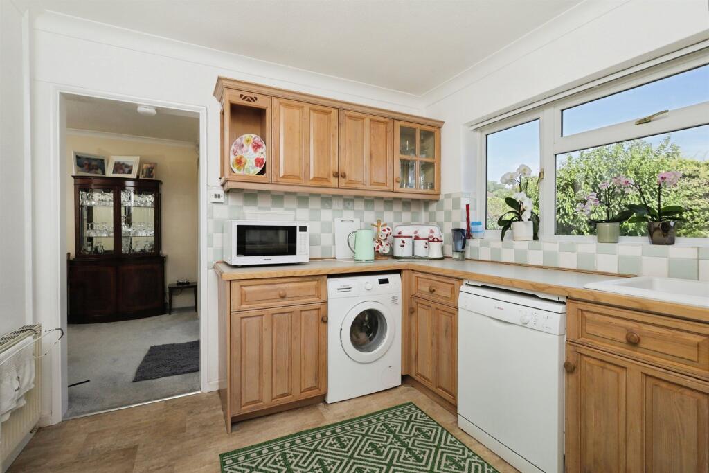 Buckhurst Close, Eastbourne photo 5