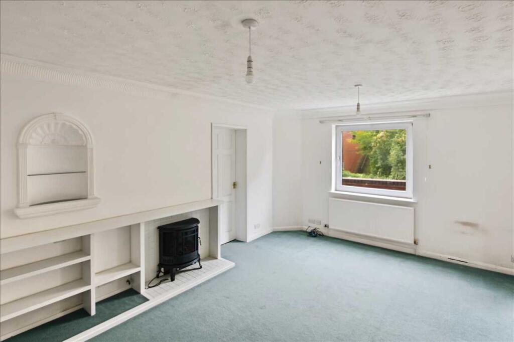 House in Broxtowe, Swingate, Kimberley - More