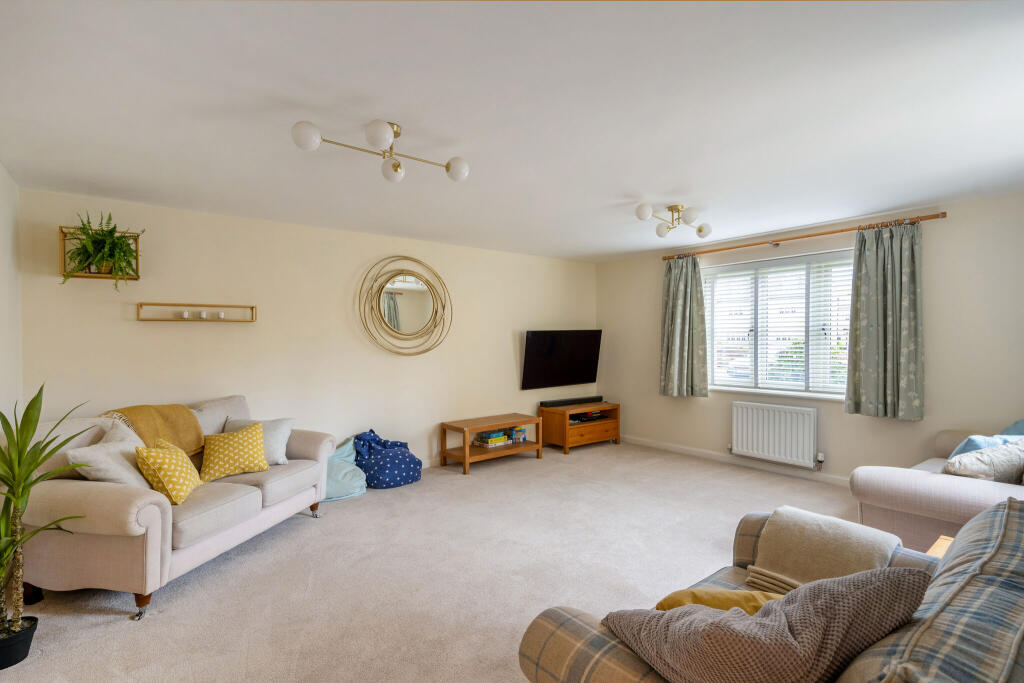 House in Gloucester - View 3