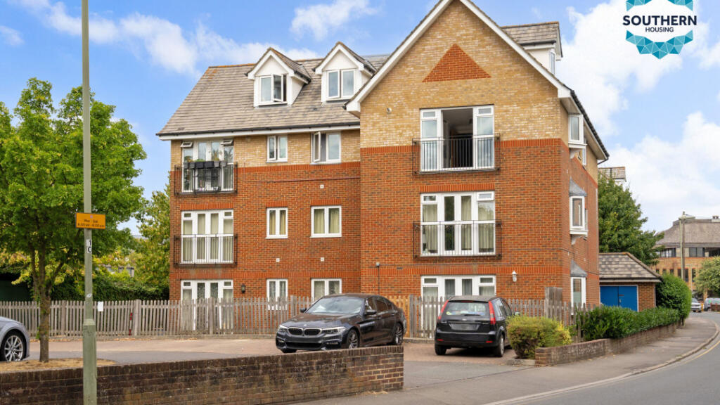 Apartment in Reigate and Banstead, Horley - View 2