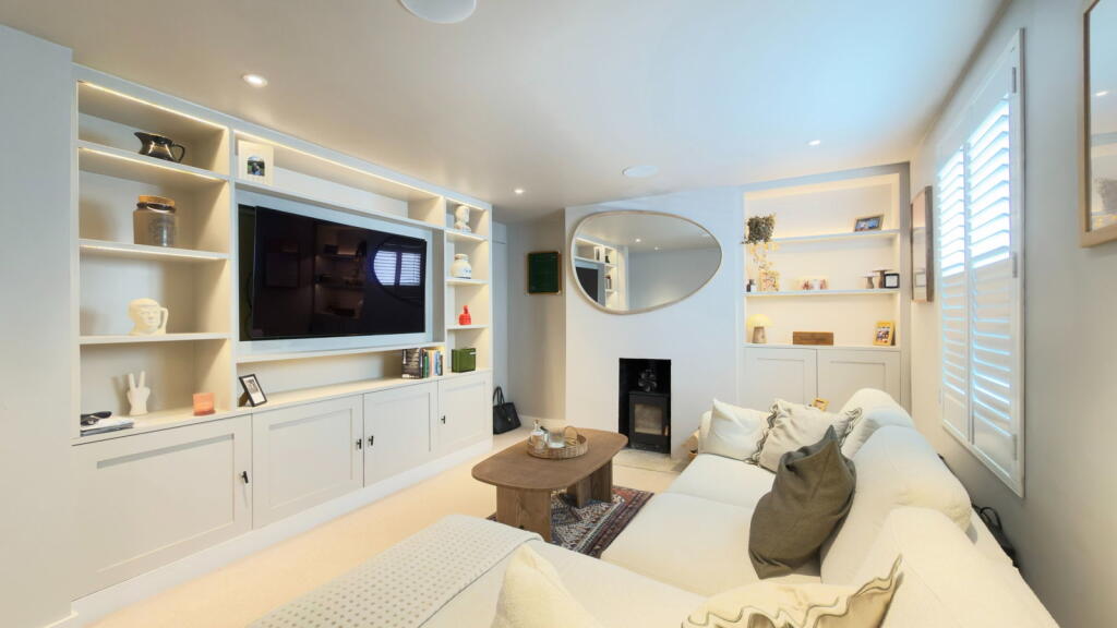 House in Gloucester - View 4