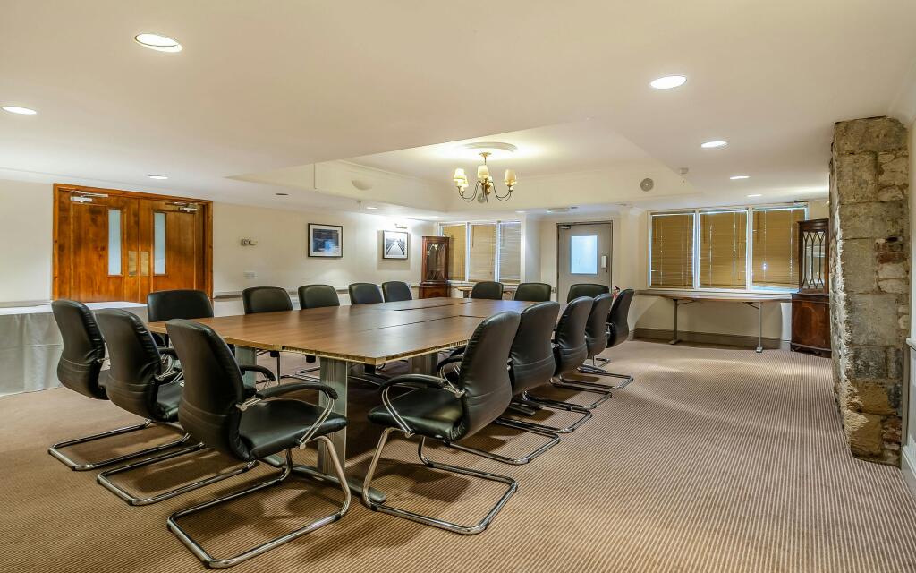 8685243-interior52.jpg