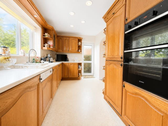 Glen View Close, Nab Wood, Shipley, BD18 photo 4