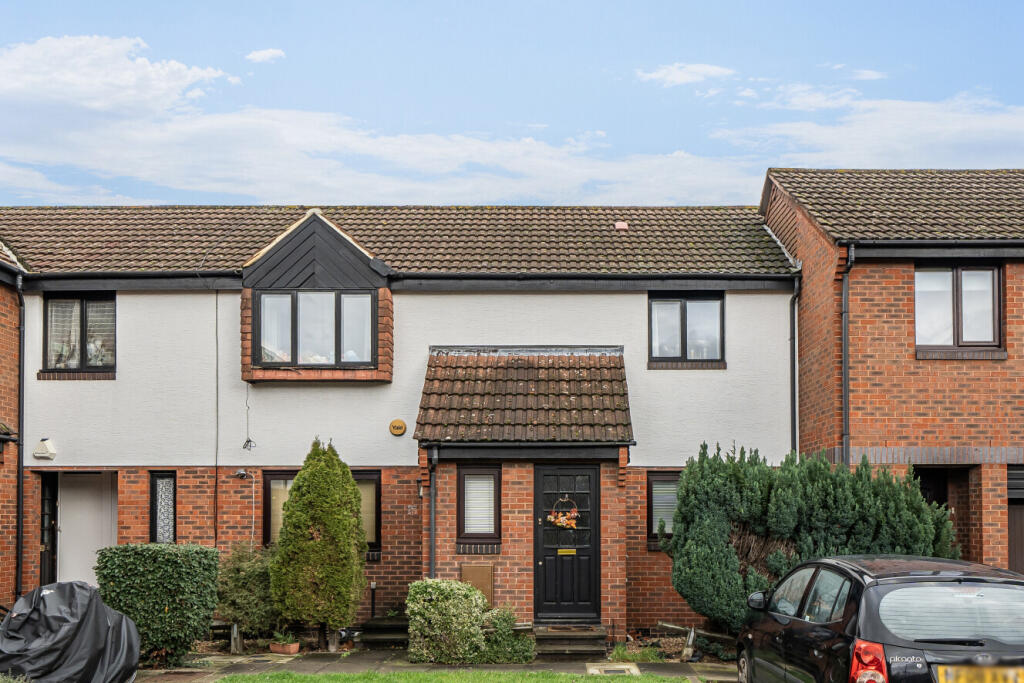 Main image of property: Hamilton Close, Surrey Quays, London, SE16