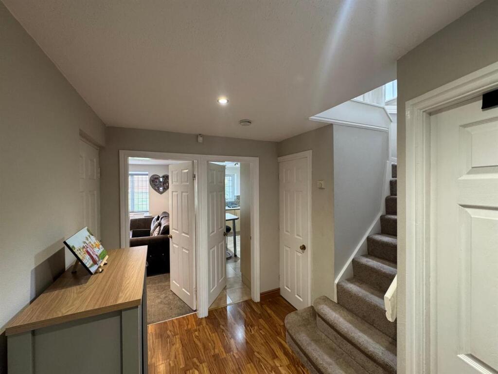 House in Wakefield - View 4