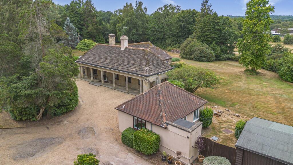 Main image of property: London Road, Felbridge, East Grinstead, Surrey, RH19