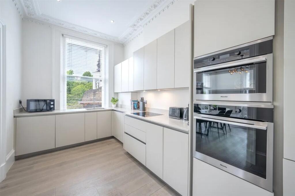 Apartment in London - More