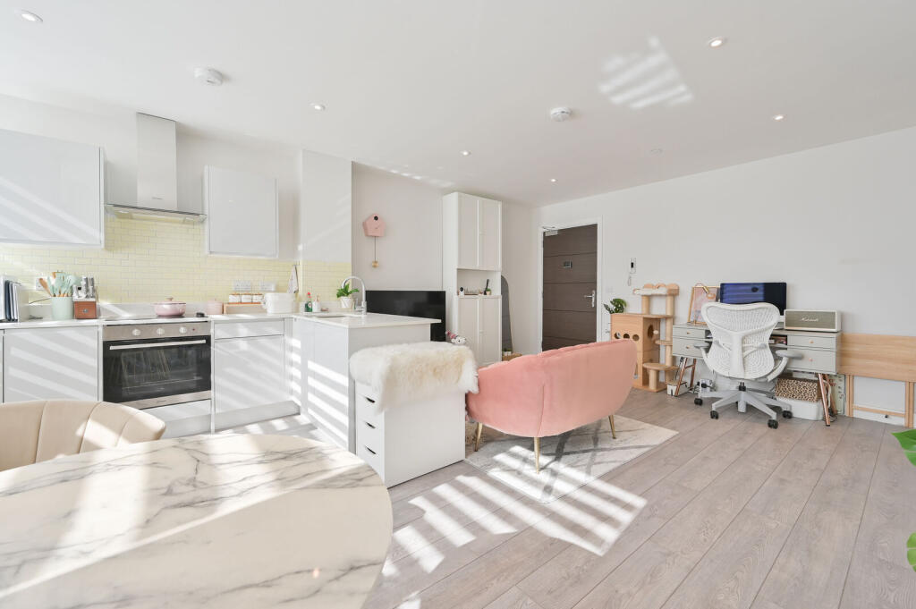 Apartment in London - More