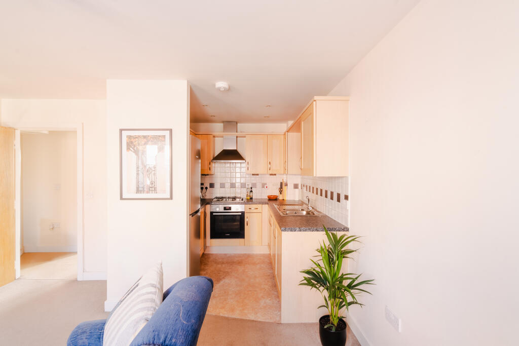 Apartment in Bristol, Horfield - View 2