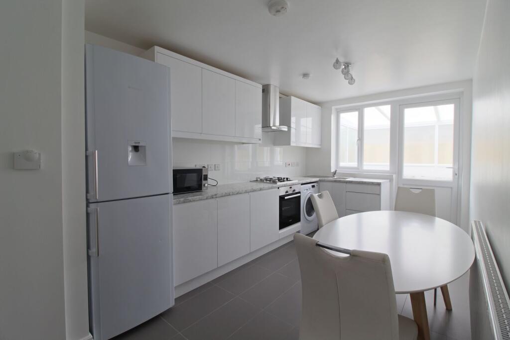 House in London - View 3
