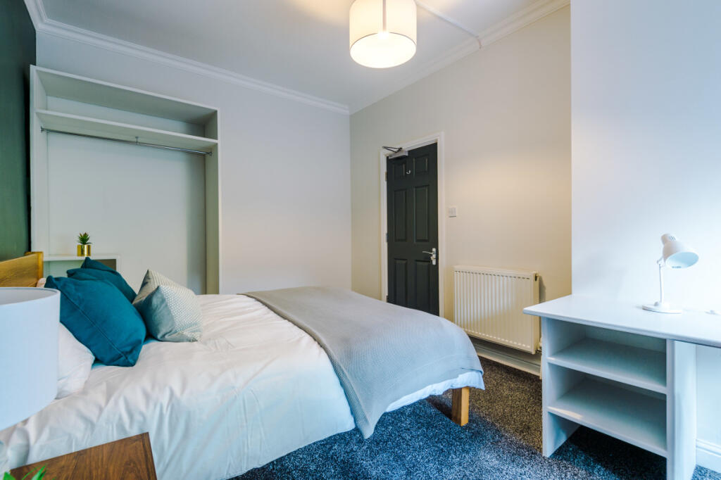 114 Woodsley Road, Leeds, LS3 - More