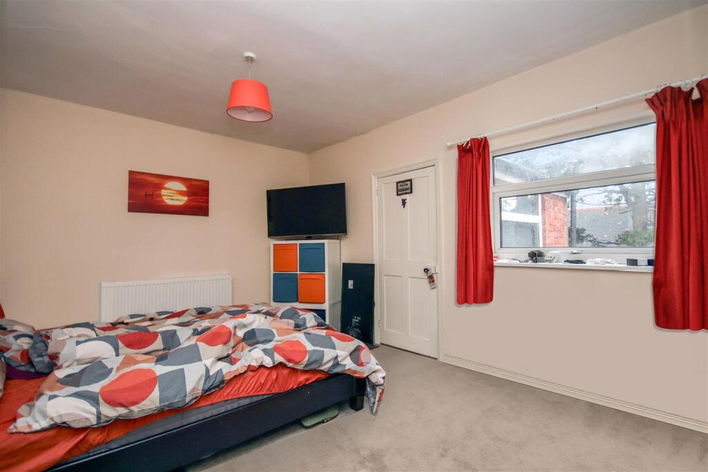 House in Rushden, North Northamptonshire - View 5