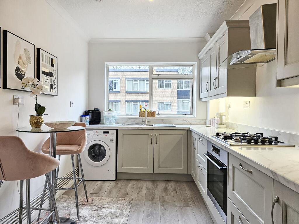 Apartment in Swansea - View 3