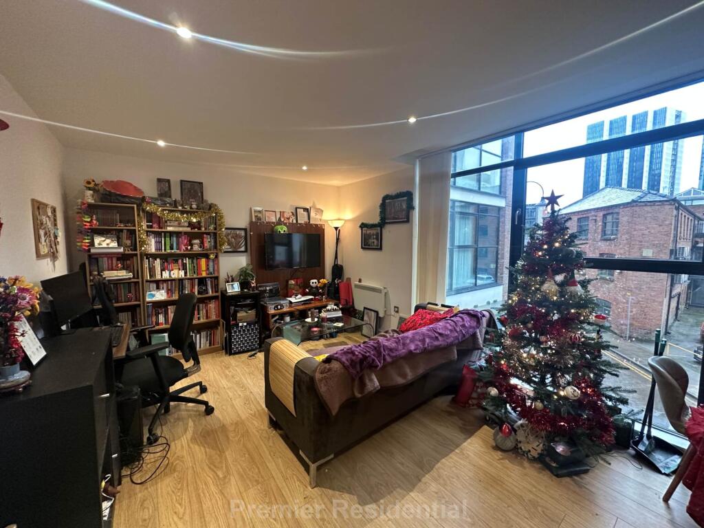 Main image of property: Commercial Street, Manchester