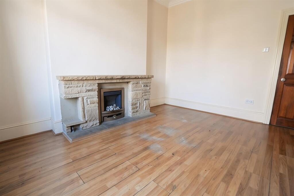 House in Halifax, Hullenedge, West Vale - View 5