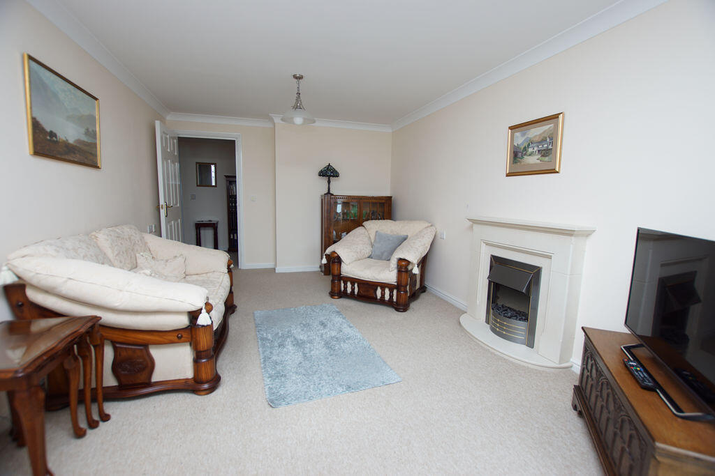 Marine Parade East, Lee-On-The-Solent, PO13 - View 6