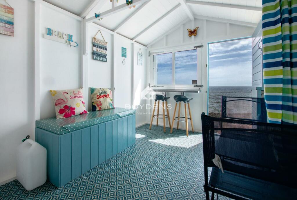 Front Row Southcliff, Walton On The Naze photo 3