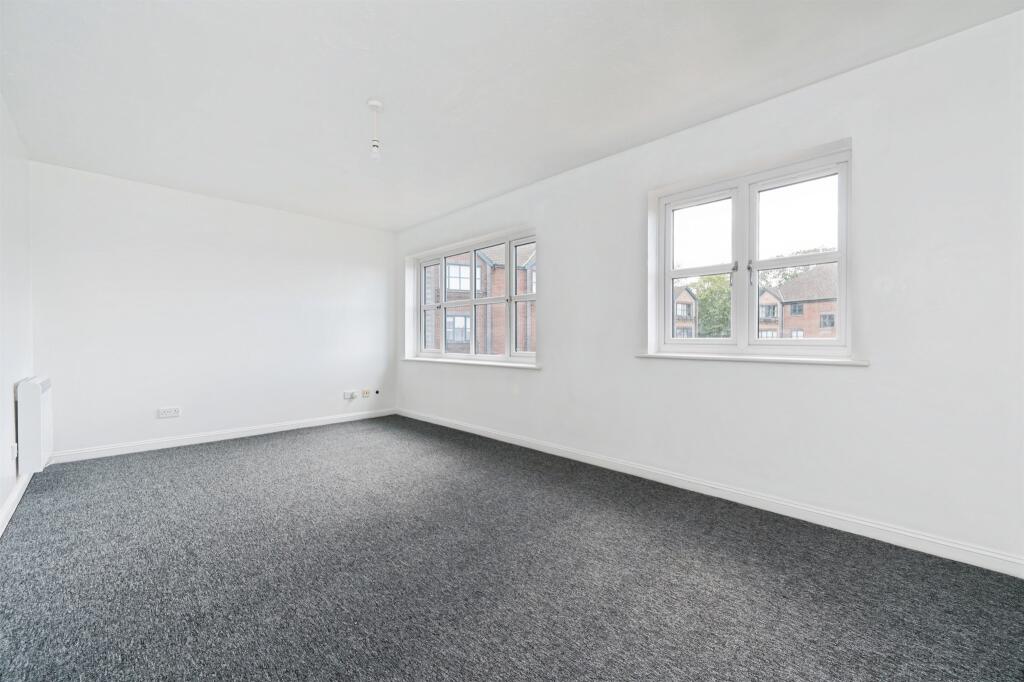Apartment in Southampton, Bitterne Park - View 2