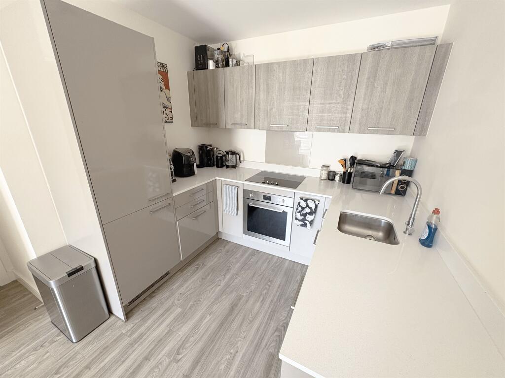 Apartment in Gillingham, Medway - View 3