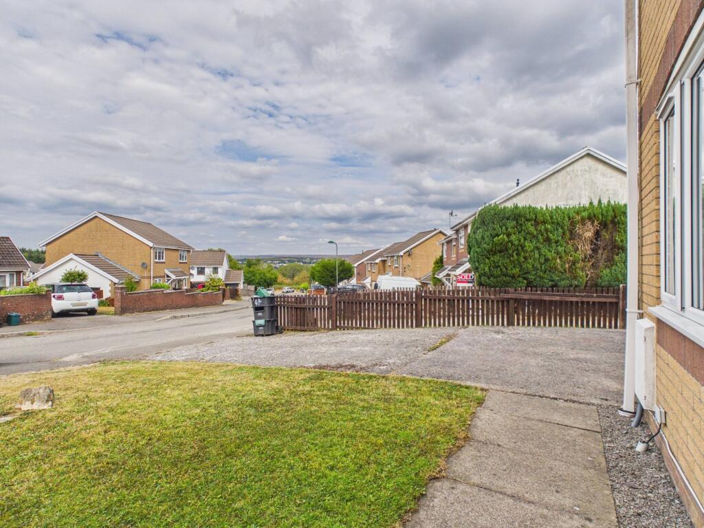 House in Newport - View 5