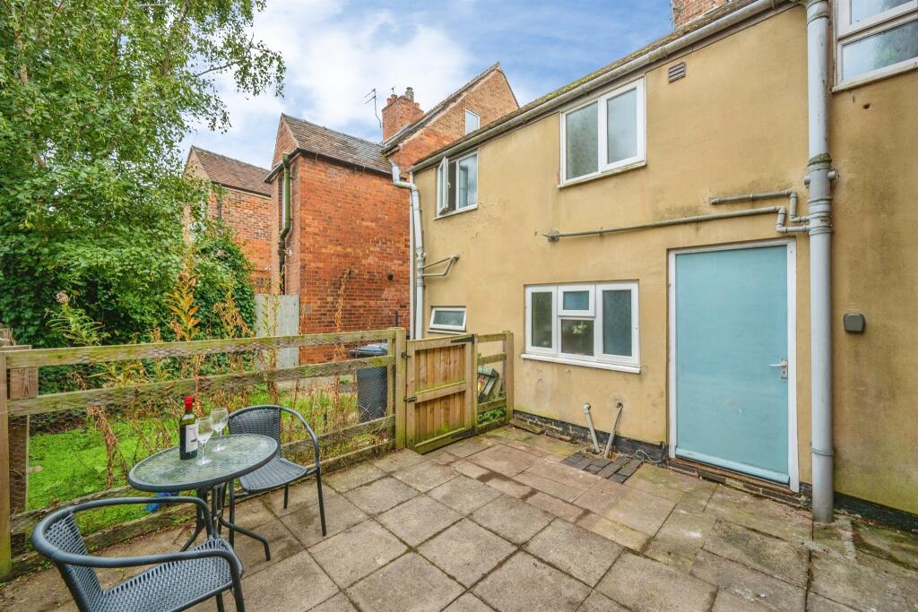 House in Stoke-on-Trent - View 4