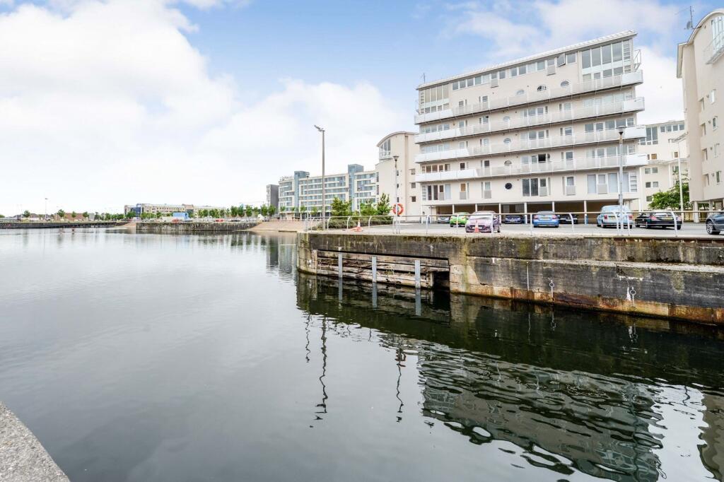 2-bed flat on Royal Quay, Liverpool, Merseyside, L3, £180,000