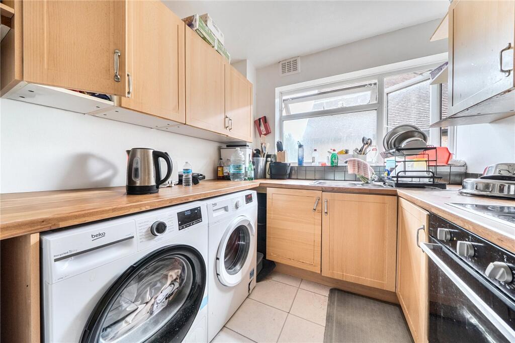 Apartment in Slough - More