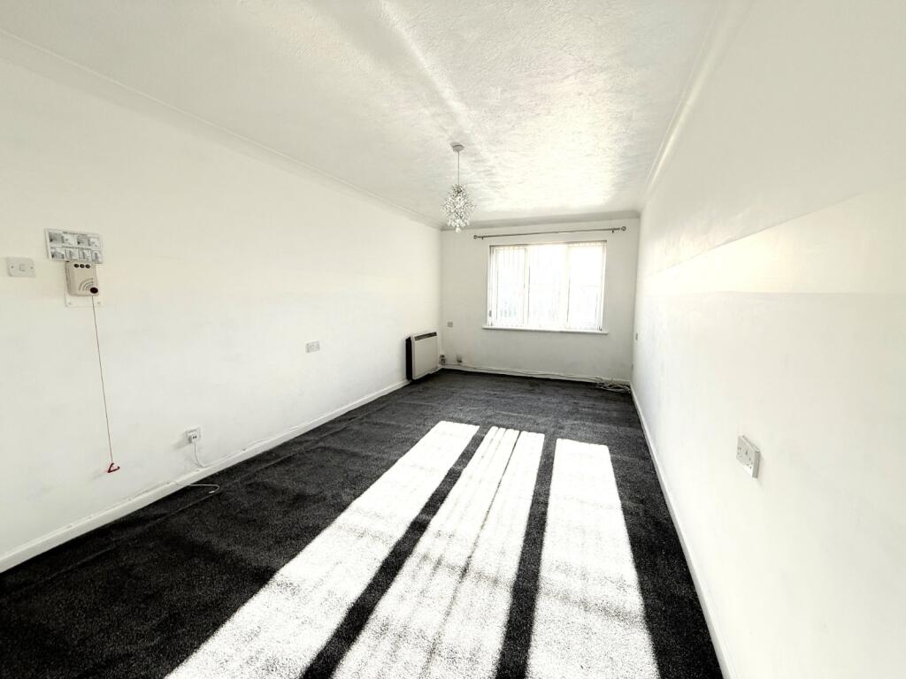 Apartment in Fareham, Locks Heath - View 2