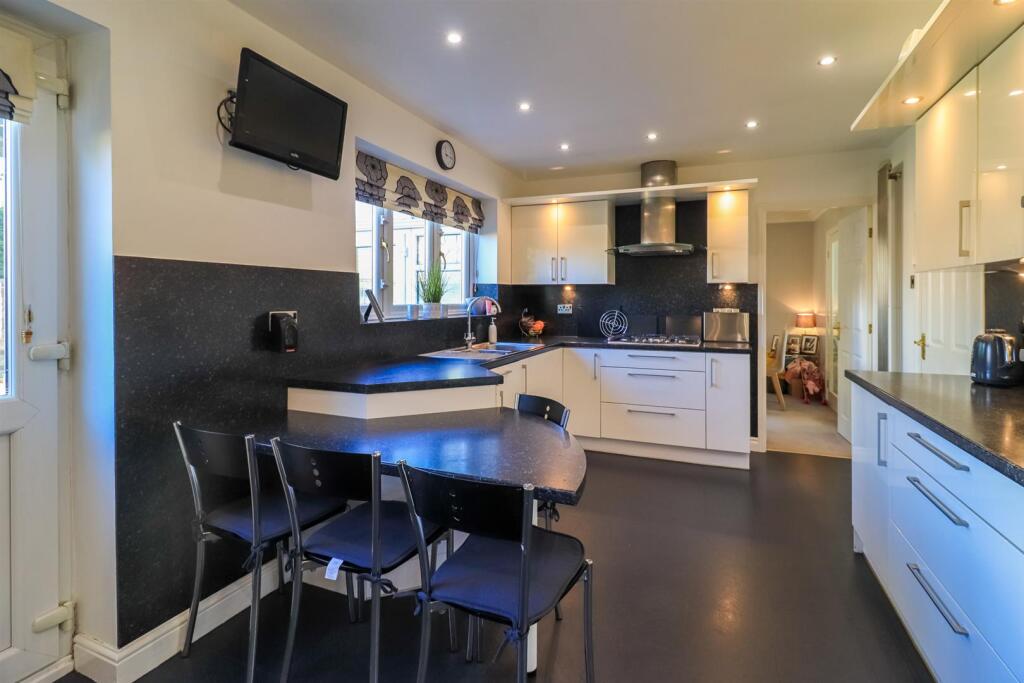 House in Kirklees, Chidswell, Chickenley - View 2