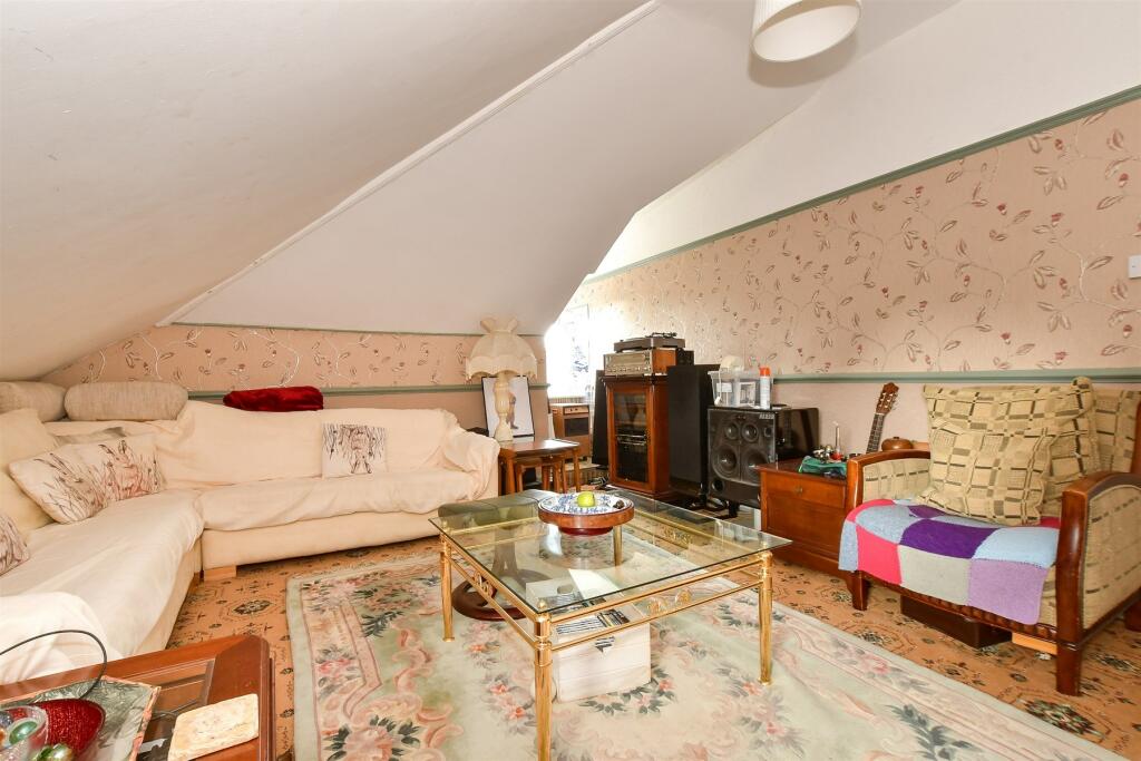 Apartment in Ryde, Elmfield - View 3