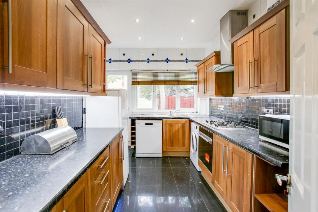 4 bedroom semi-detached house for rent
