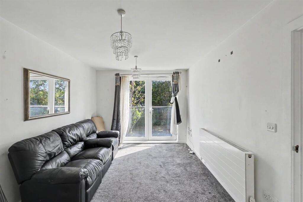 Apartment in Enfield - View 4