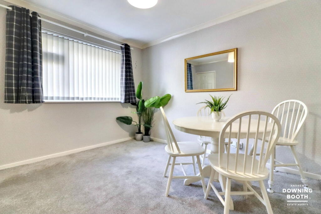House in Lichfield, Burntwood - View 4