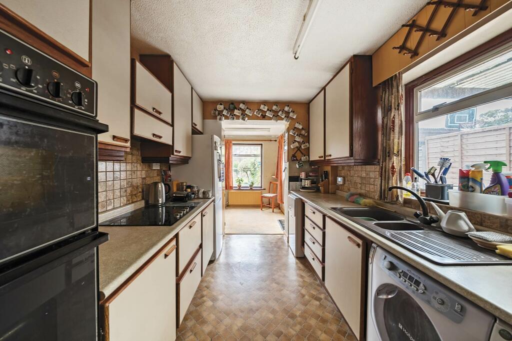 3 bedroom detached house for sale in Chiltern Avenue, Putnoe, MK41 - More