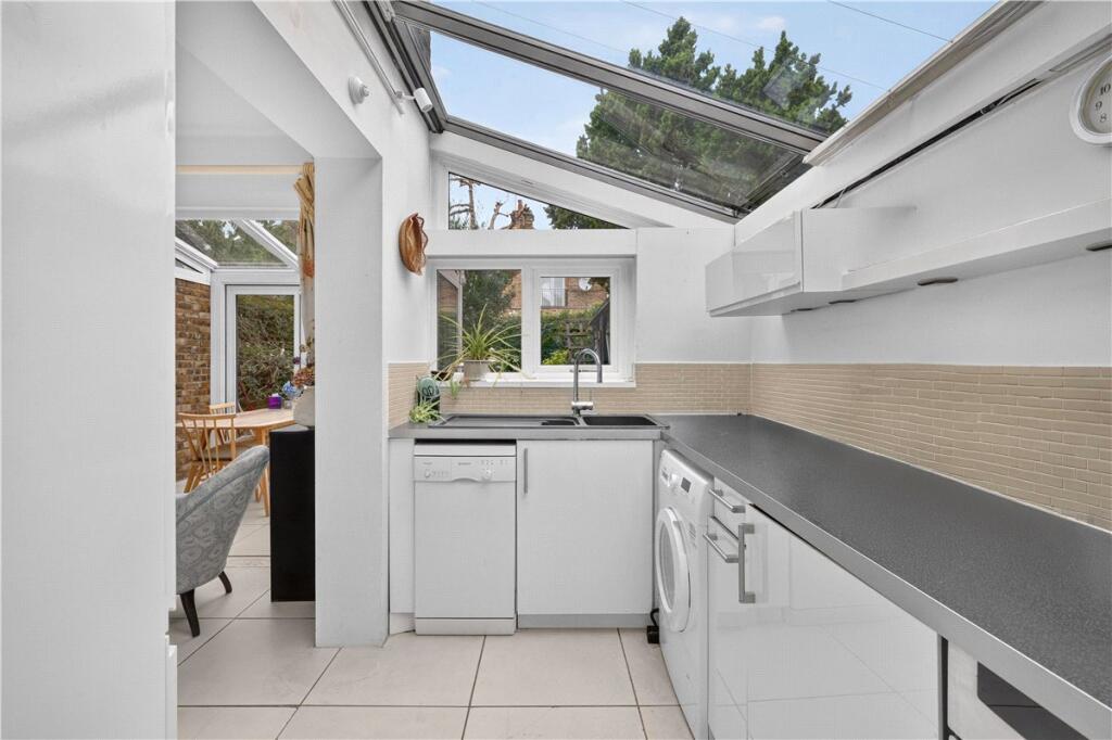 Apartment in London - View 4