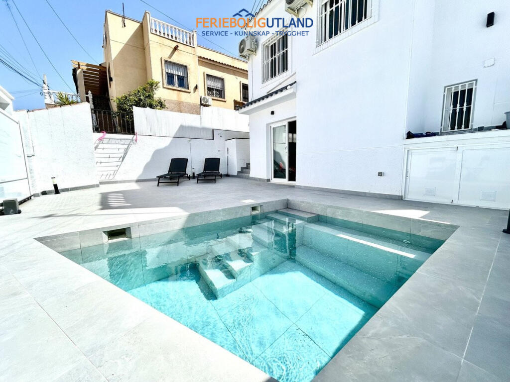 Main image of property: Valencia, Alicante, Villamartin