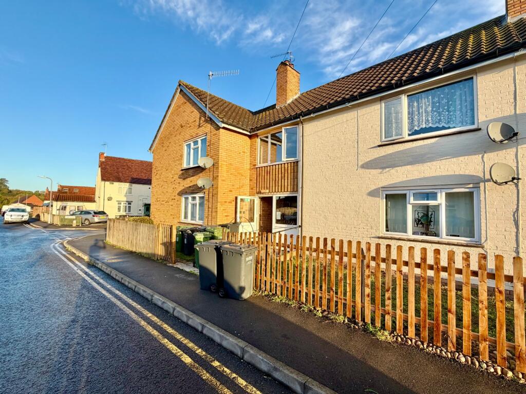 2-bed flat on Bewdley Lane, Evesham, Worcestershire, WR11, £124,950